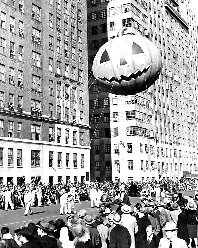 gal-balloon-1945-pumpkin-jpg